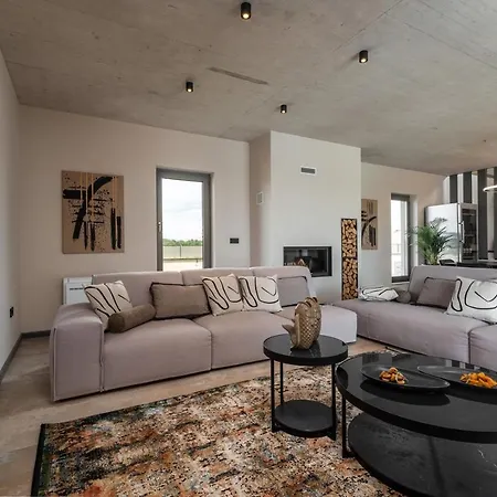 Villa Luxury Lipa Tree *