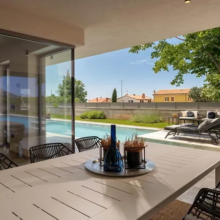 Luxury Lipa Tree Villa