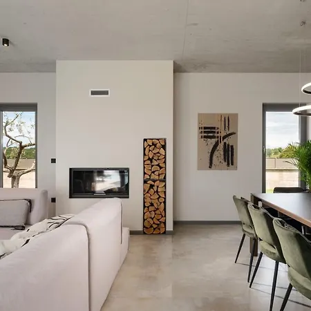Luxury Lipa Tree Villa *