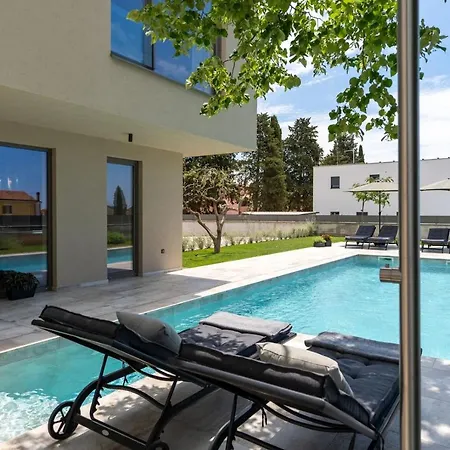 Villa Luxury Lipa Tree