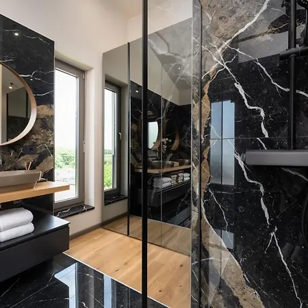 Vila Luxury Lipa Tree