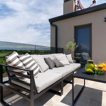 Luxury Lipa Tree Vila *