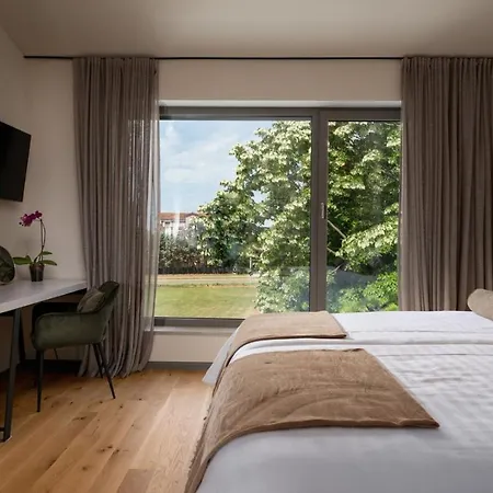 Luxury Lipa Tree Vila